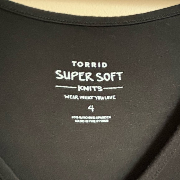 Torrid Sz 4 (Plus Sz US 4X) Super Soft Elbow Sleeve Bodycon Ruched Dress Black - Picture 8 of 15